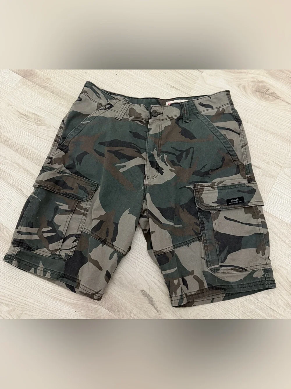Wrangler Relaxed Fit Camo Cargo Shorts Men’s 32 Stretch Utility Outdoor